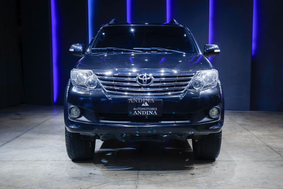 TOYOTA FORTUNER 2.7L AT 2700CC 4X2 2012