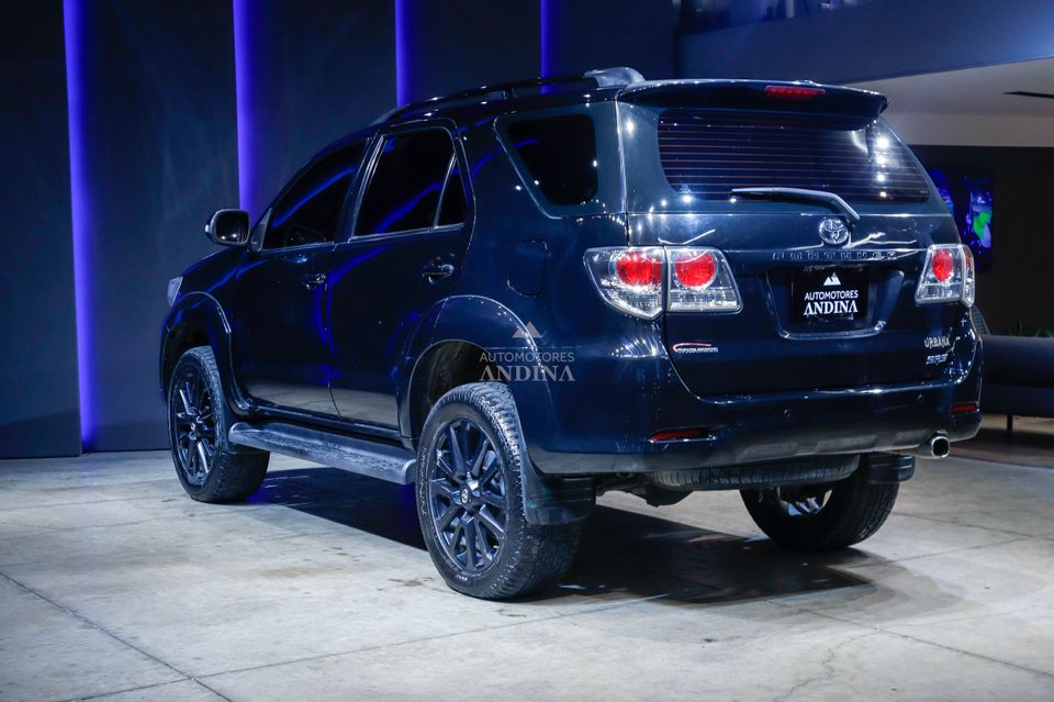 TOYOTA FORTUNER 2.7L AT 2700CC 4X2 2012
