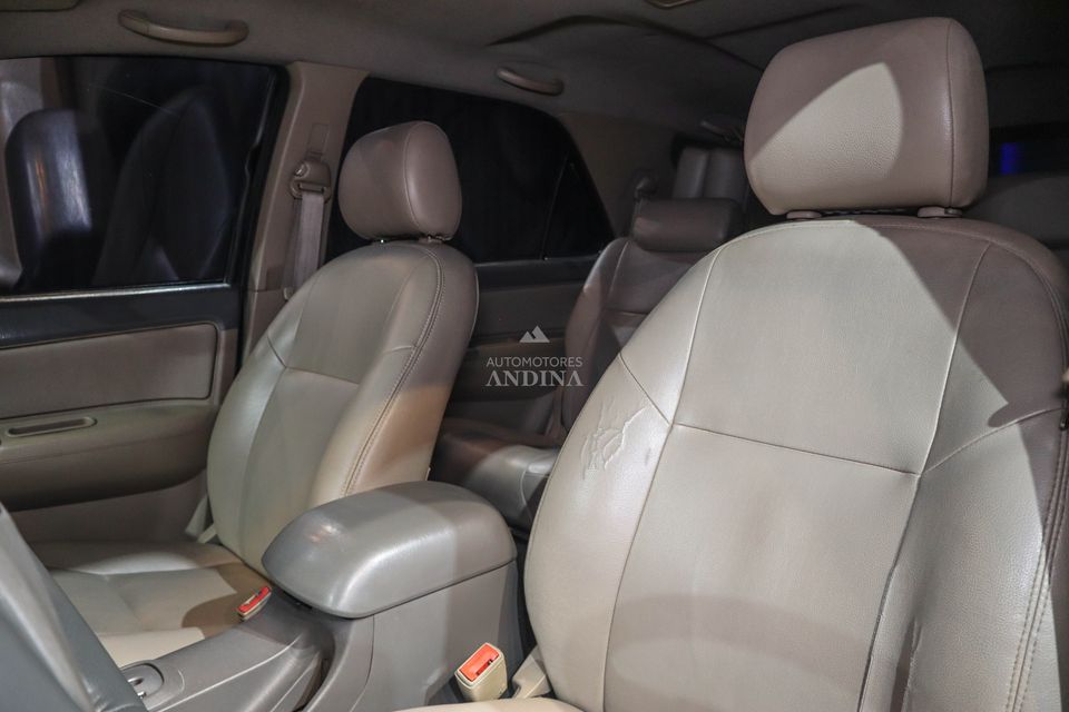 TOYOTA FORTUNER 2.7L AT 2700CC 4X2 2012