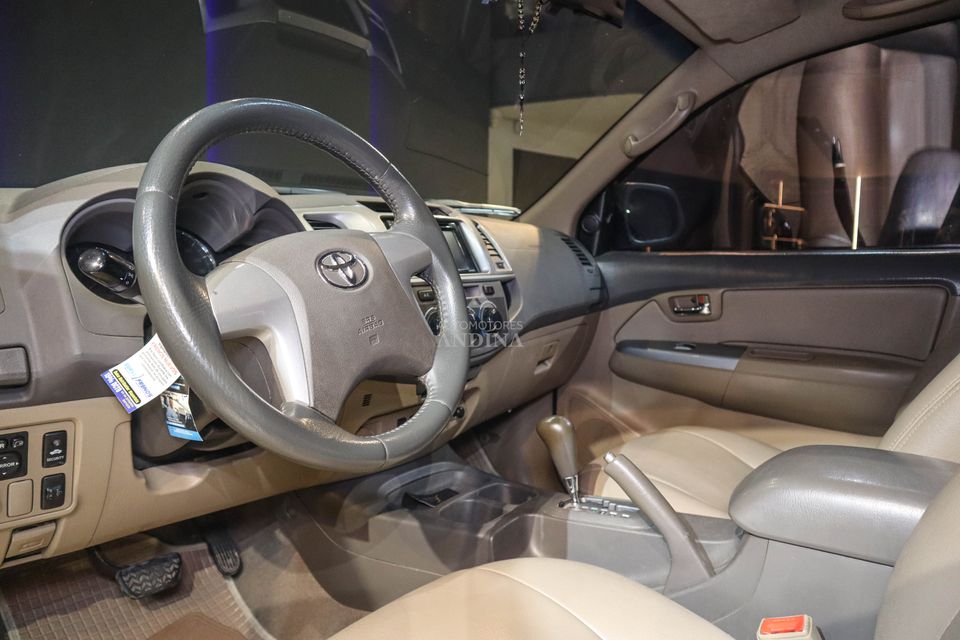 TOYOTA FORTUNER 2.7L AT 2700CC 4X2 2012