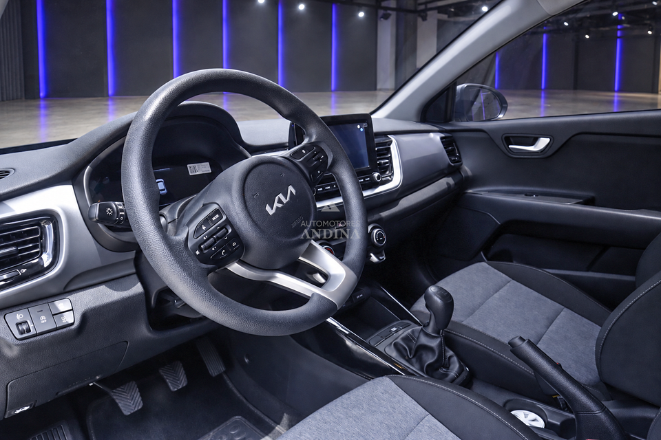 KIA STONIC DESIRE MT 1000CC T 6AB ABS 2026