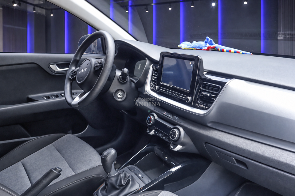 KIA STONIC DESIRE MT 1000CC T 6AB ABS 2026