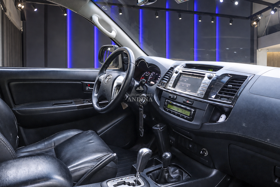 TOYOTA FORTUNER SR5 AT 3000CC TD 4X4 2014
