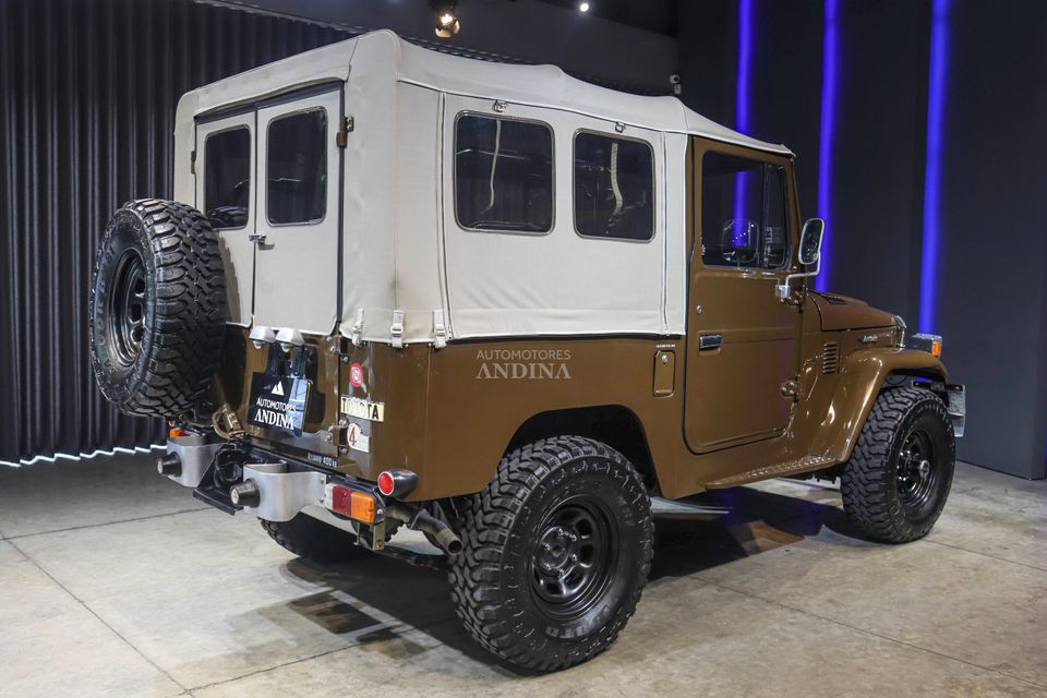 TOYOTA LAND CRUISER FJ40 MT 4200CC CORTO LONA 1977