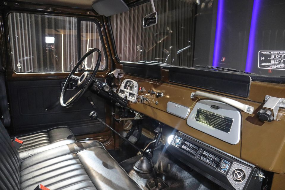 TOYOTA LAND CRUISER FJ40 MT 4200CC CORTO LONA 1977