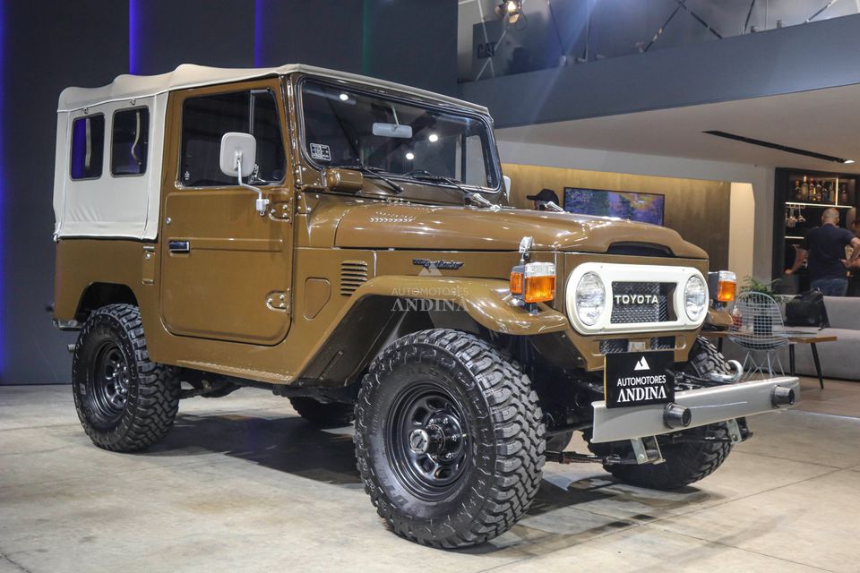 TOYOTA LAND CRUISER FJ40 MT 4200CC CORTO LONA 1977