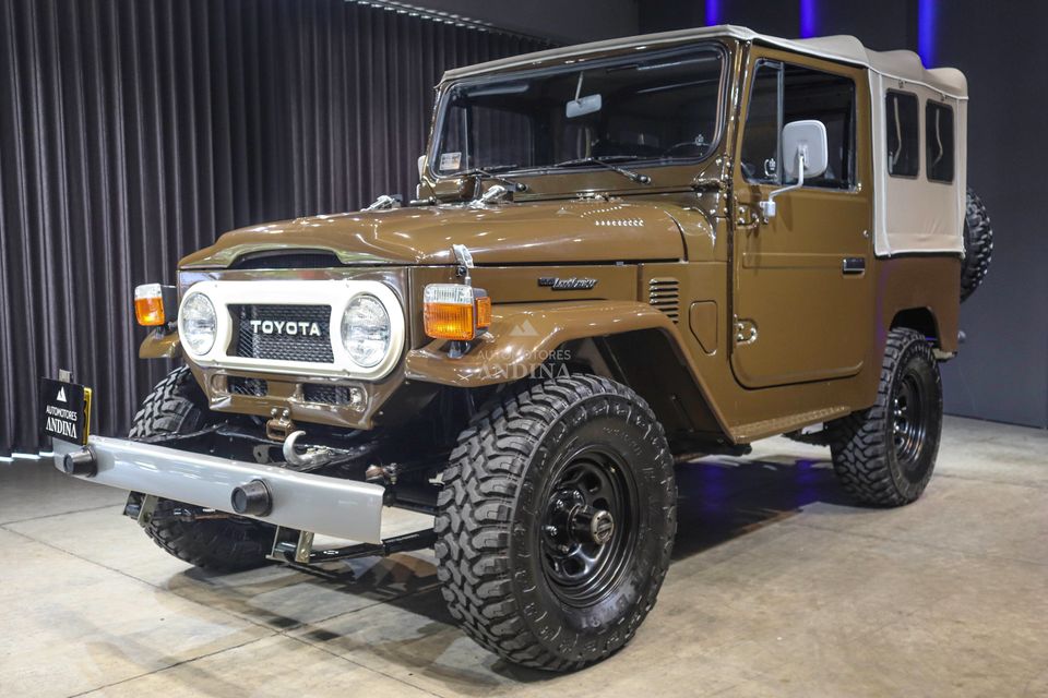 TOYOTA LAND CRUISER FJ40 MT 4200CC CORTO LONA 1977