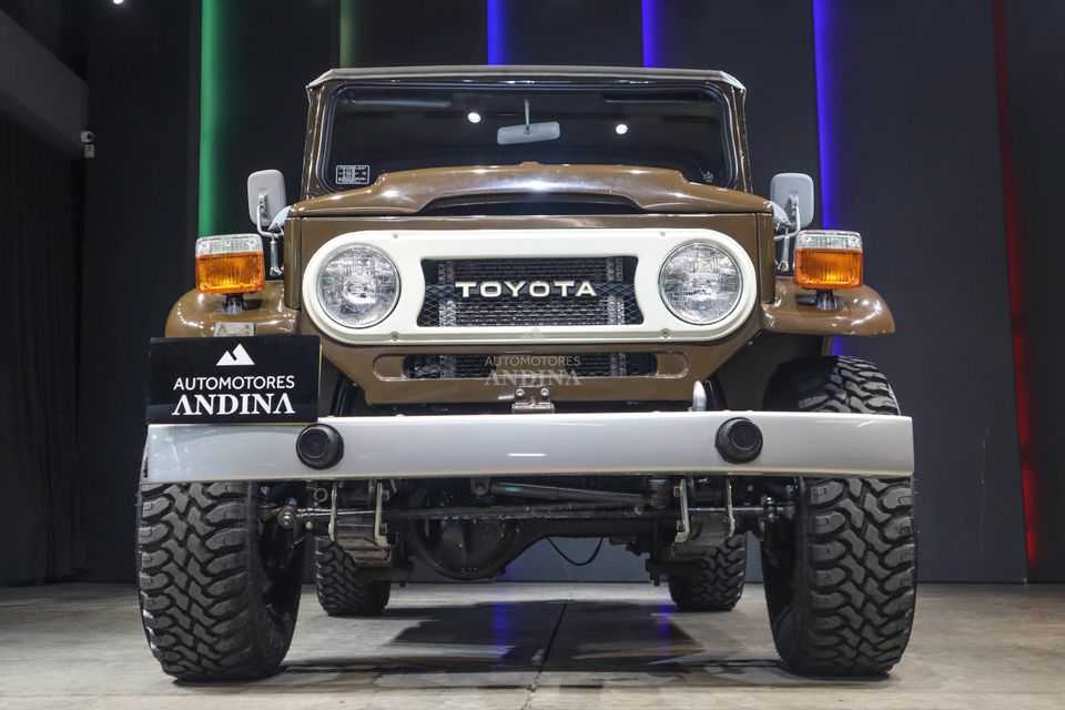 TOYOTA LAND CRUISER FJ40 MT 4200CC CORTO LONA 1977