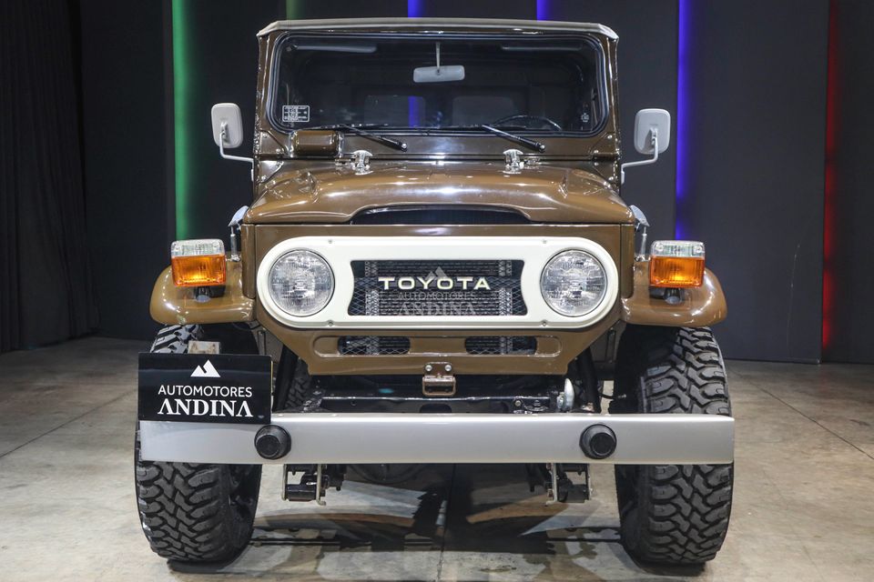 TOYOTA LAND CRUISER FJ40 MT 4200CC CORTO LONA 1977