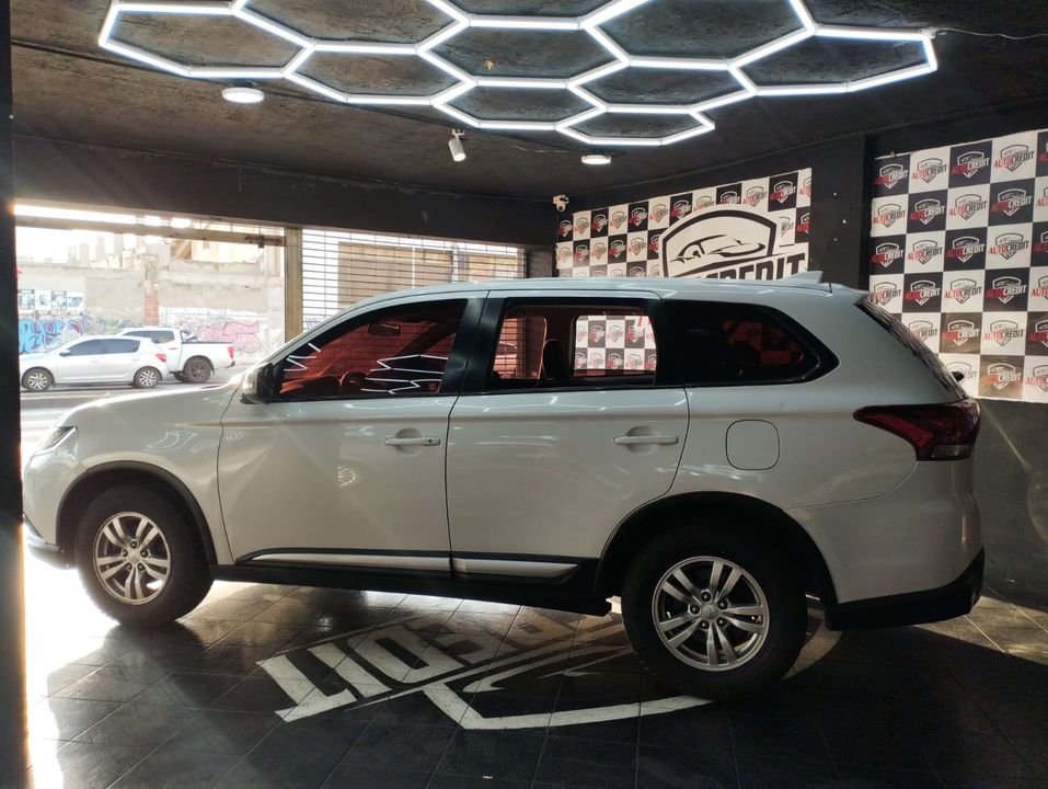 MITSUBISHI OUTLANDER KAITEKI LS AT 2400CC 4X4 7PSJ 7AB 2021