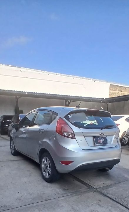 FORD FIESTA HATCHBACK SE MT 1600CC 5P 2015