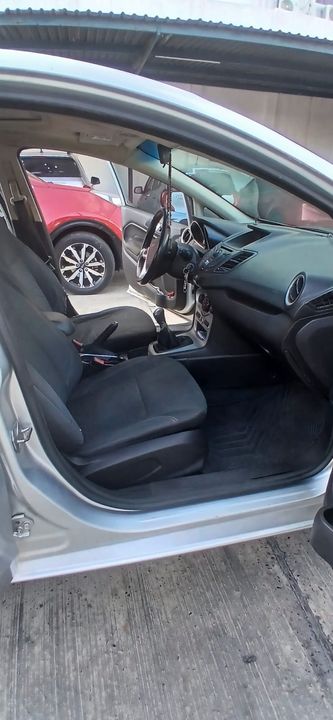 FORD FIESTA HATCHBACK SE MT 1600CC 5P 2015
