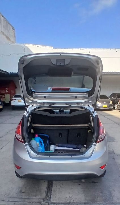 FORD FIESTA HATCHBACK SE MT 1600CC 5P 2015