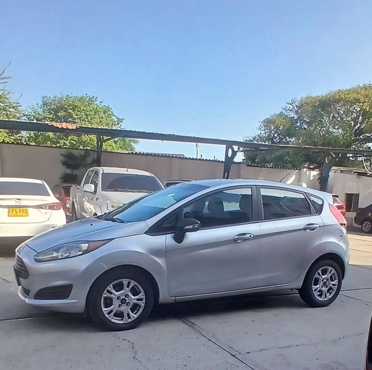 FORD FIESTA HATCHBACK SE MT 1600CC 5P 2015