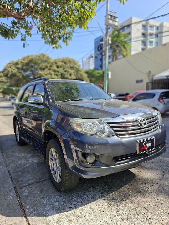 TOYOTA FORTUNER 2.7L AT 2700CC 4X2 2012
