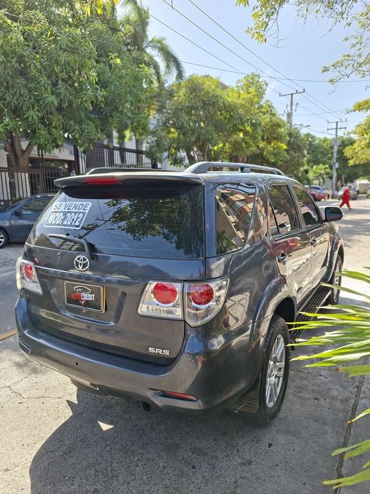 TOYOTA FORTUNER 2.7L AT 2700CC 4X2 2012