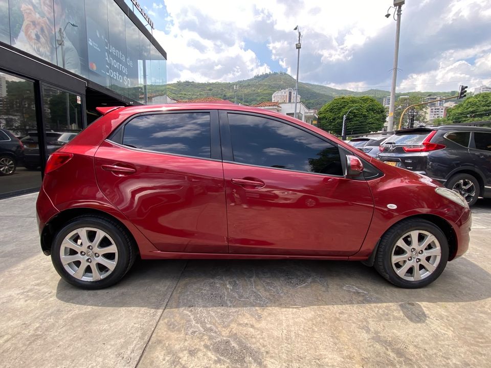 MAZDA 2 15HM1C MT 1500CC 5P 2013