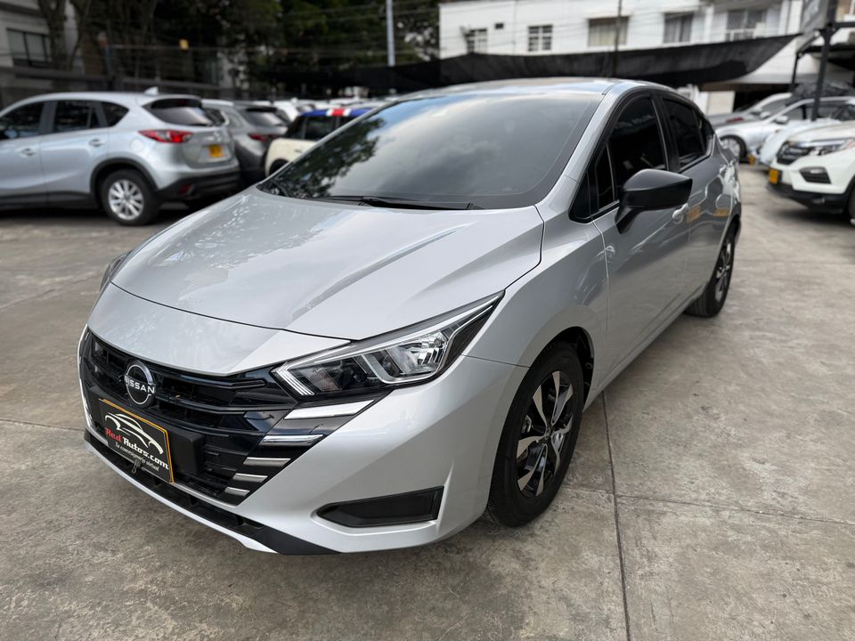 NISSAN VERSA SENSE AT 1600CC RIN 15 2024