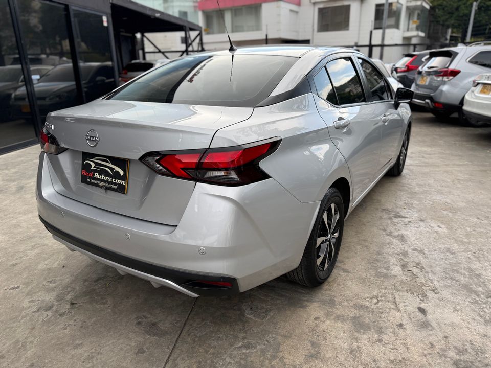 NISSAN VERSA SENSE AT 1600CC RIN 15 2024