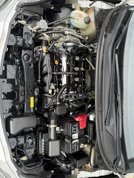 NISSAN VERSA SENSE AT 1600CC RIN 15 2024