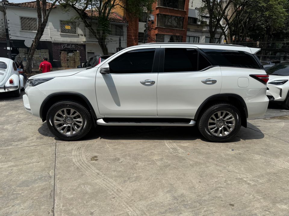 TOYOTA FORTUNER 2.7L SRV TP 2700CC 7AB 4X2 TC 2023