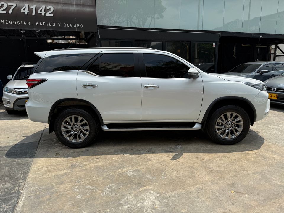 TOYOTA FORTUNER 2.7L SRV TP 2700CC 7AB 4X2 TC 2023