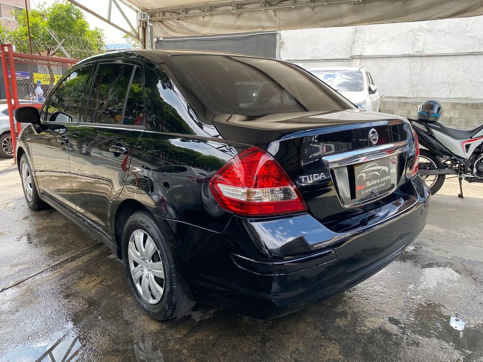 NISSAN TIIDA SD MIIO AT 1800CC AA 2015