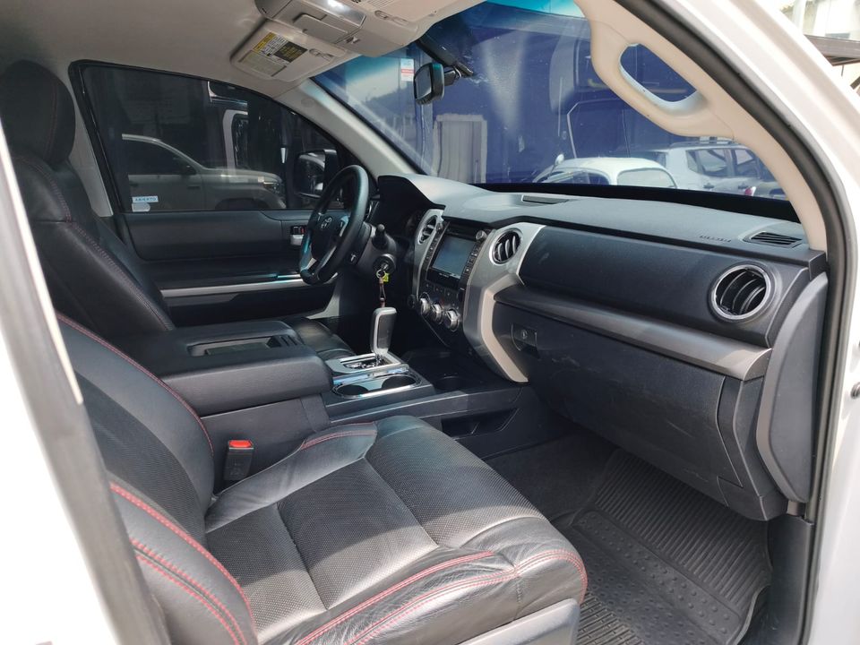 TOYOTA TUNDRA CREWMAX PLATINUM AT 5700CC 4X4 2017