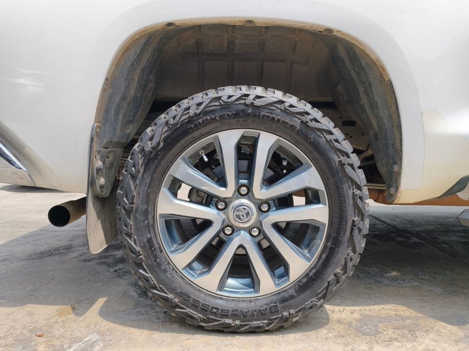 TOYOTA TUNDRA CREWMAX PLATINUM AT 5700CC 4X4 2017