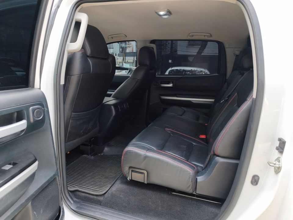TOYOTA TUNDRA CREWMAX PLATINUM AT 5700CC 4X4 2017