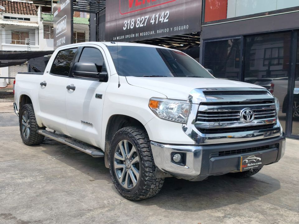 TOYOTA TUNDRA CREWMAX PLATINUM AT 5700CC 4X4 2017