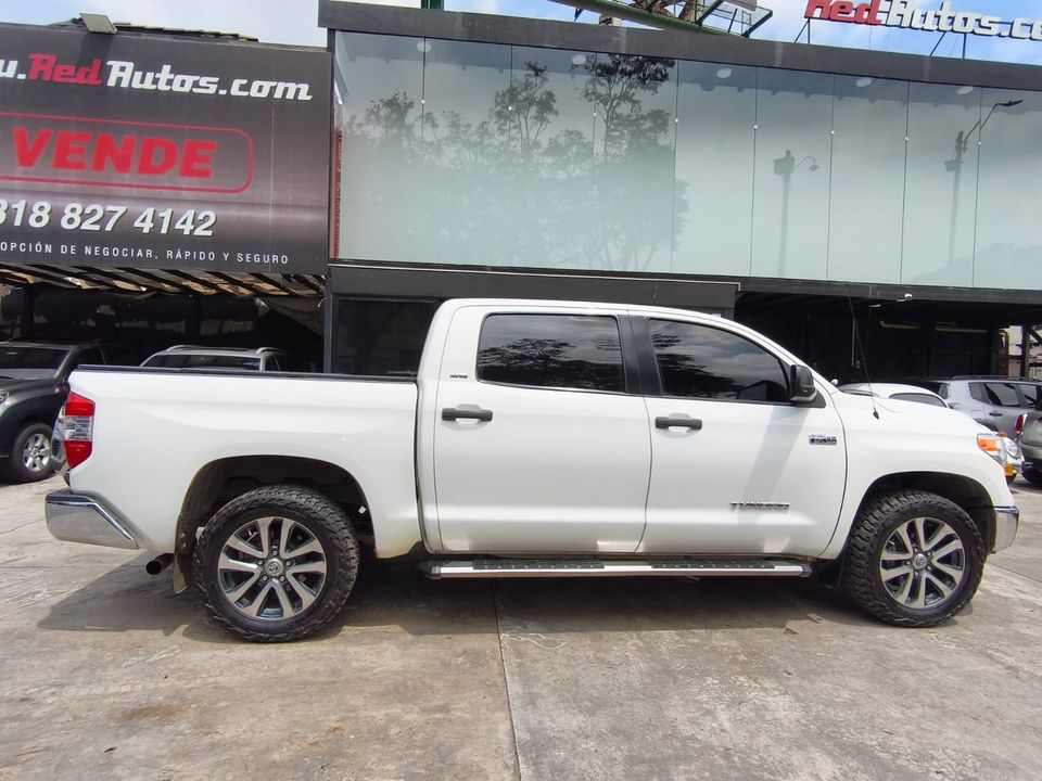 TOYOTA TUNDRA CREWMAX PLATINUM AT 5700CC 4X4 2017