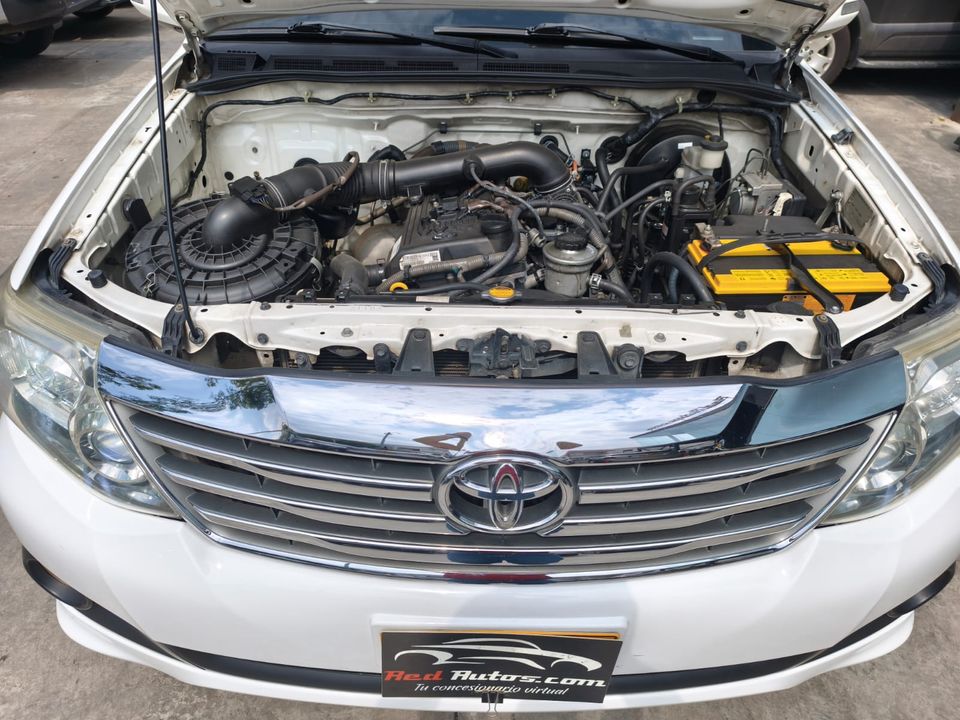 TOYOTA FORTUNER 2.7L AT 2700CC 4X4 2013