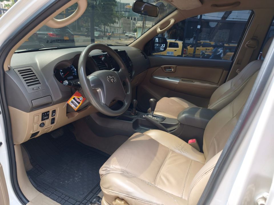 TOYOTA FORTUNER 2.7L AT 2700CC 4X4 2013