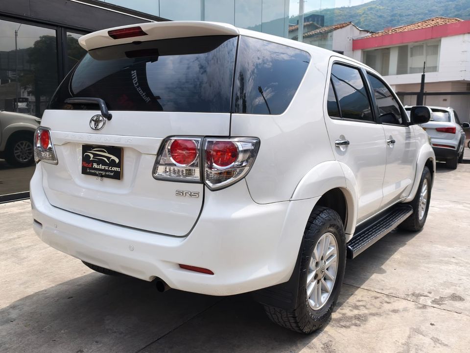 TOYOTA FORTUNER 2.7L AT 2700CC 4X4 2013
