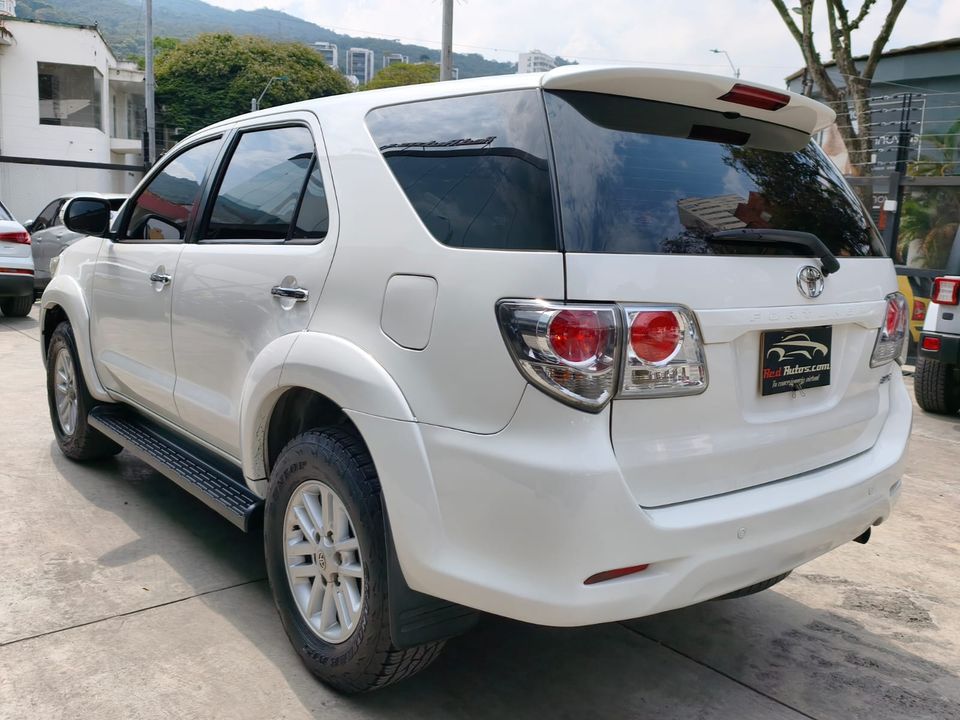TOYOTA FORTUNER 2.7L AT 2700CC 4X4 2013