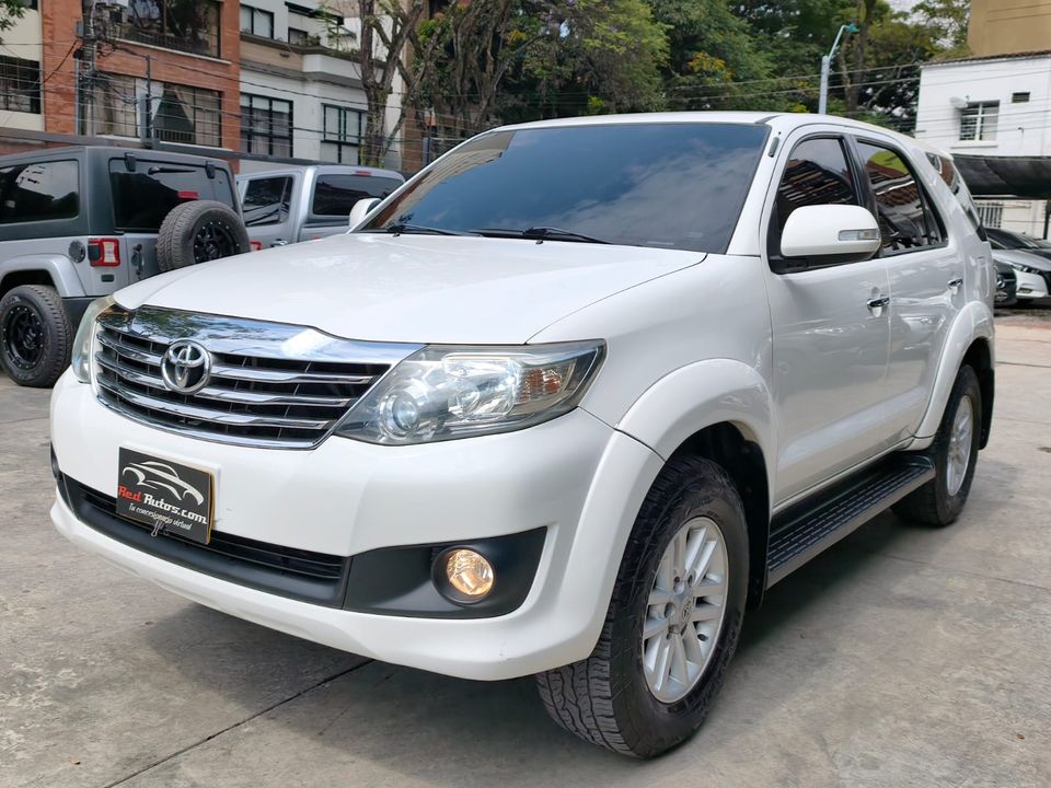 TOYOTA FORTUNER 2.7L AT 2700CC 4X4 2013